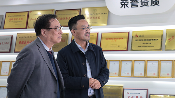 中國(guó)農(nóng)業(yè)科學(xué)院原院長(zhǎng)、中國(guó)農(nóng)業(yè)國(guó)際合作促進(jìn)會(huì)名譽(yù)會(huì)長(zhǎng)翟虎渠蒞臨托普云農(nóng)考察指導(dǎo)